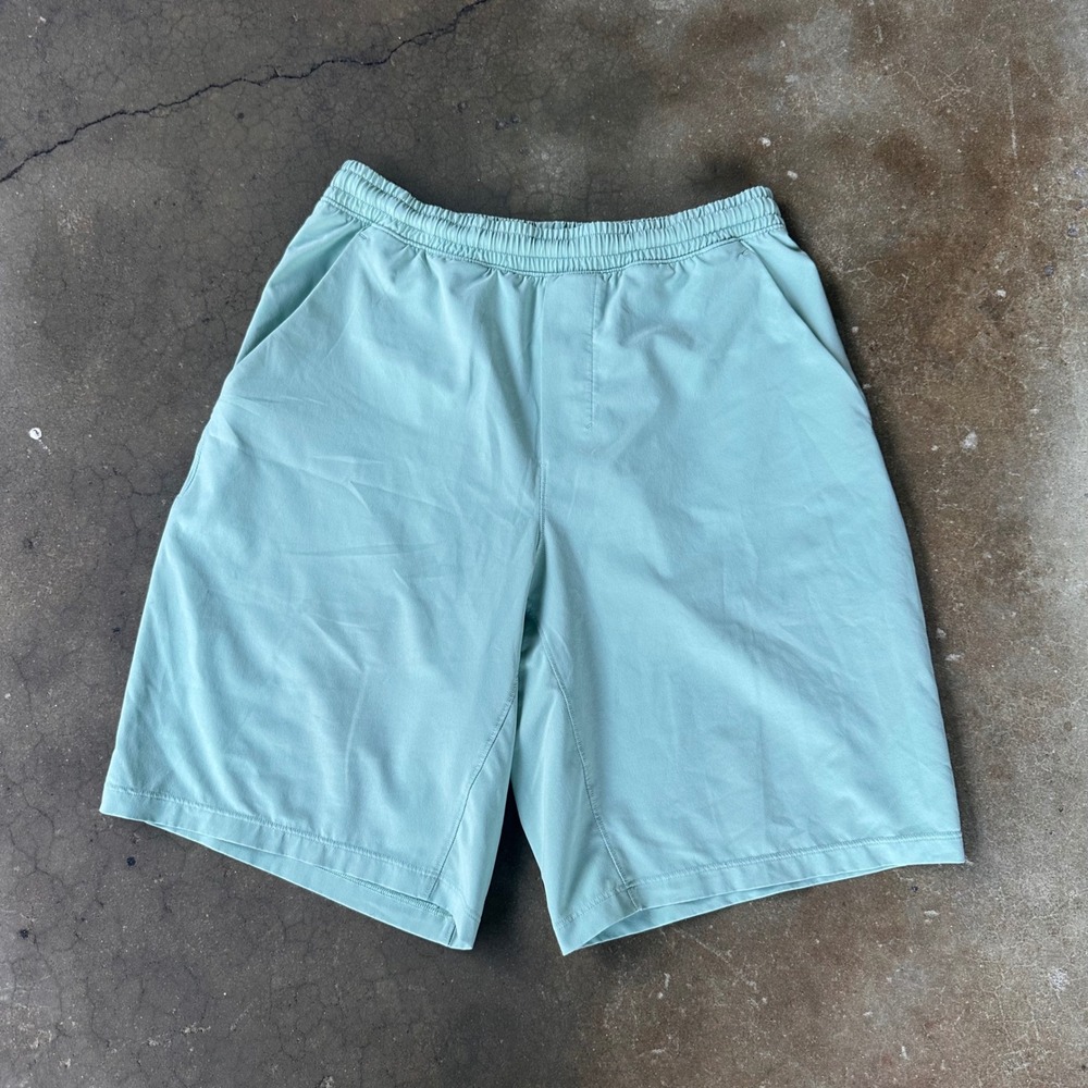 Lululemon Athletic Shorts Mens 26 Mint Green Excellent 9 Inch Inseam Mesh Vent